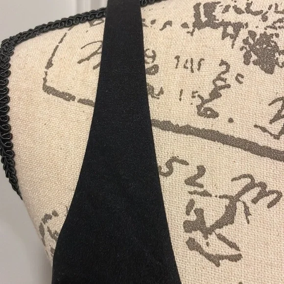 EUC 38D Victoria’s Secret bra - Body by Victoria.​​ - Picture 3 of 6